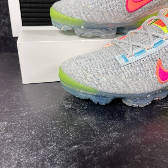 NIKE AIR VAPORMAX 2021 FLYKNIT NEON WOMENS RUNNING SHOES SIZE 5.5 GRAY NEW - Picture 5 of 10